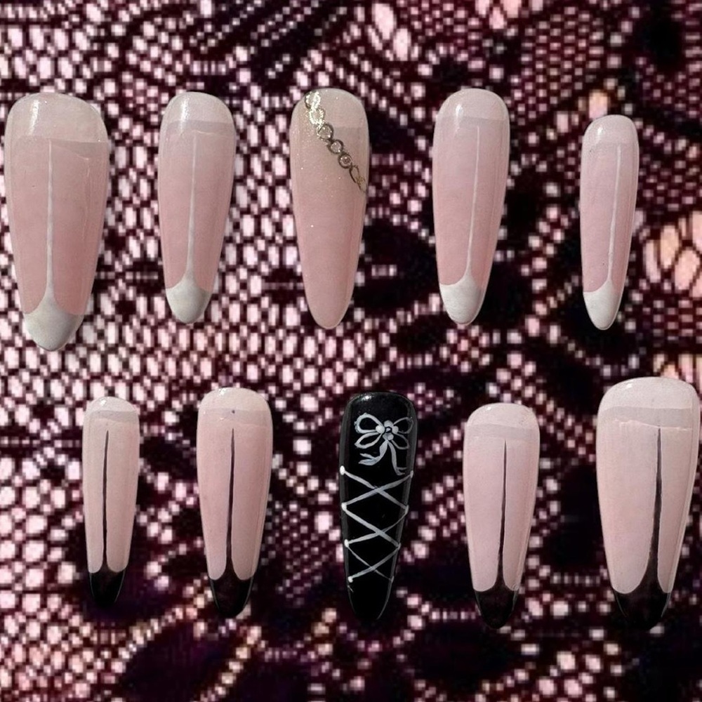 Elegant Pink and Black Nail Set